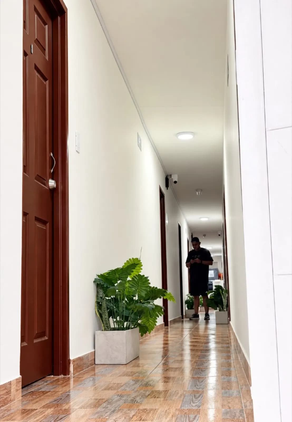 Corredor interior de lofts en Miraflores Cali