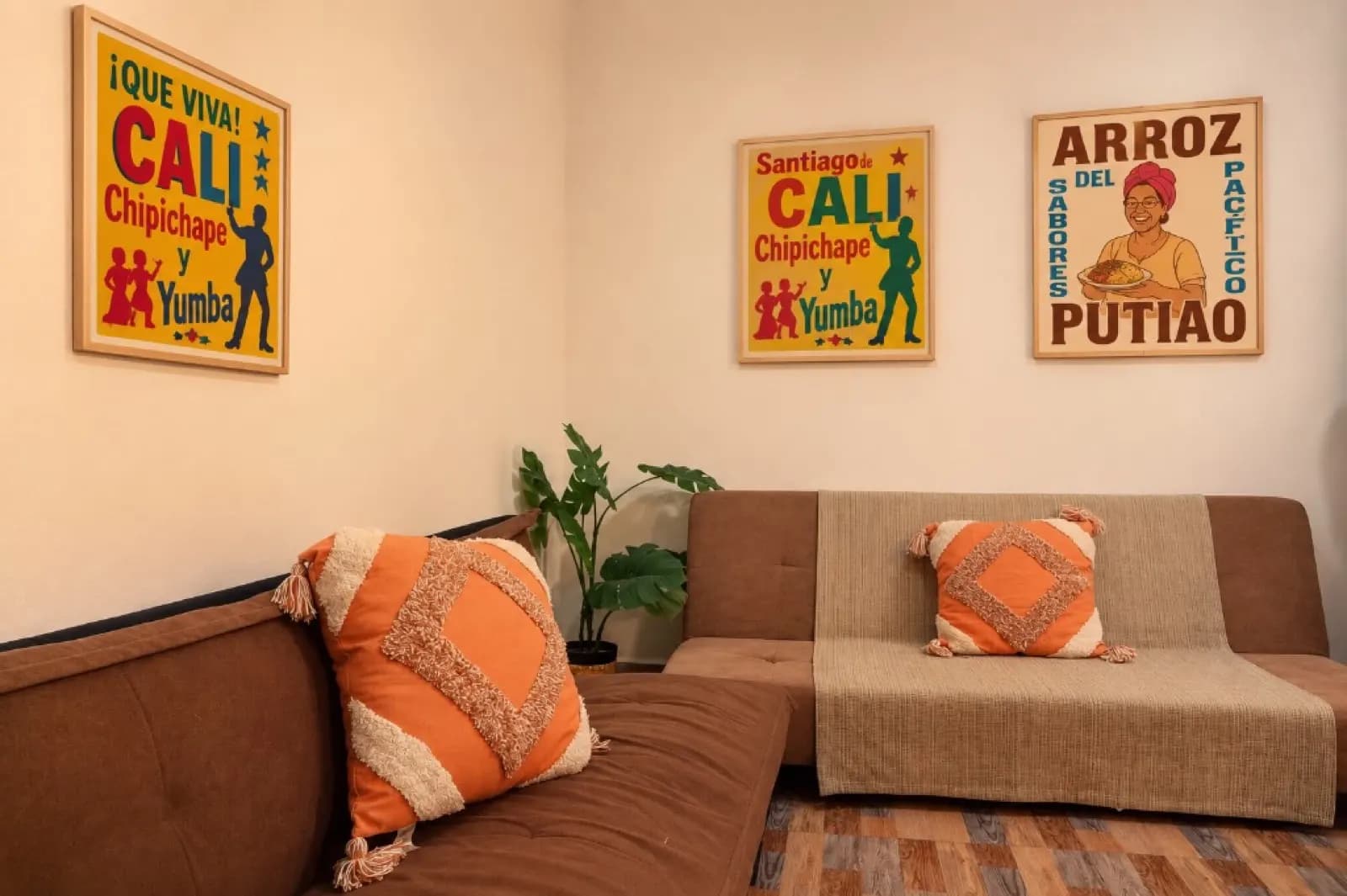 Zona de sofá camas en loft Miraflores cerca del Parque del Perro