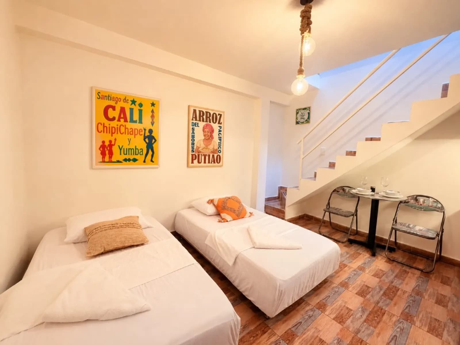 Loft Cielo: doble altura con luz clara entre primer y segundo piso