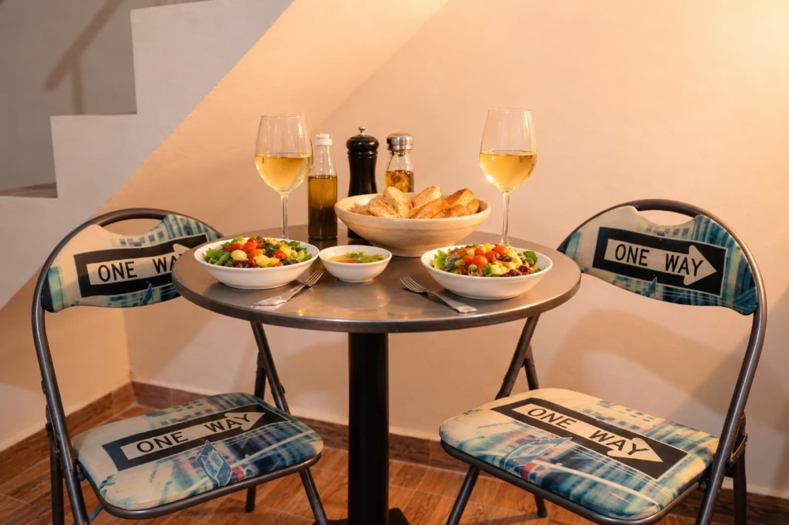 Comedor preparado para cenar